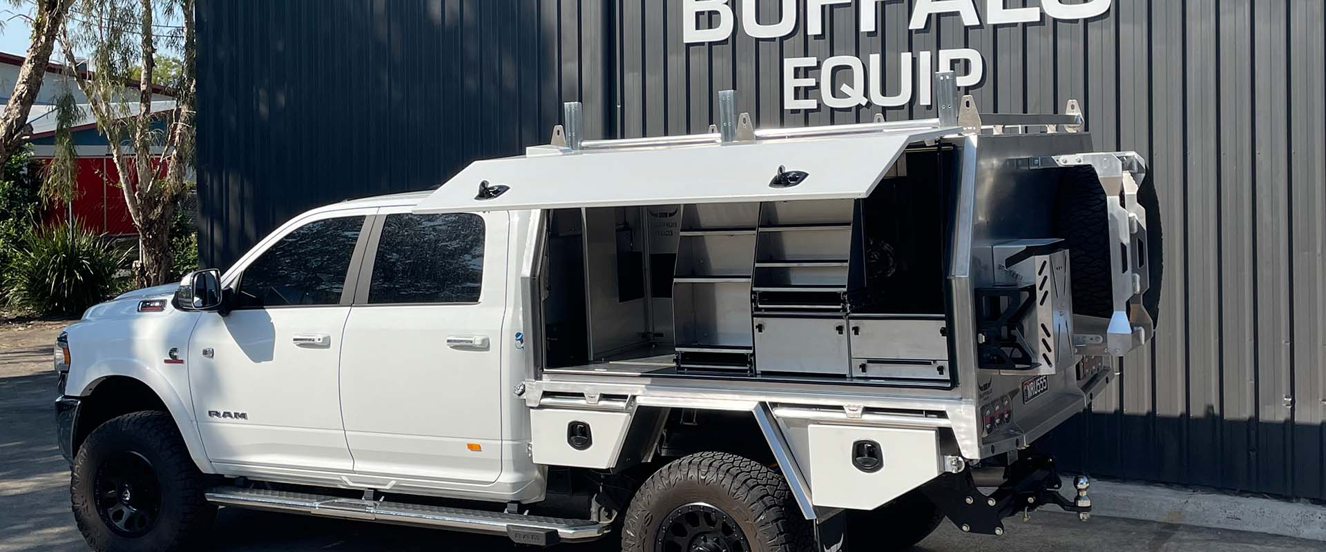 ram ute with box on tray with accessories